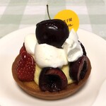 焼き菓子屋cram - アメリカンチェリーとイチゴのタルト