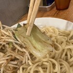 極濃湯麺 フタツメ - 【2025.6.6(金)】野菜炒めに入っているキャベツ
