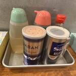 極濃湯麺 フタツメ - 【2025.6.6(金)】テーブルにある調味料