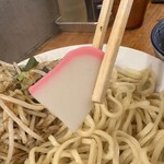 極濃湯麺 フタツメ - 【2025.6.6(金)】野菜炒めに入っているナルト