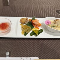 東天紅 KITTE名古屋店 - 季節の六種前菜盛り合わせ