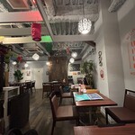 2階のタイ料理屋 コップン天満 - キレイな店内‼️