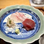 日本料理FUJI - お造りは、花鯛と本鮪。
      本鮪が、焼津の定置に迷い込むこともあるんですね。
      ある意味貴重です。
      醤油ではなくて、魚醤でいただいたのが新鮮でよかったです(^^)