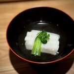 日本料理FUJI - 吸い地の香りは、いつもより少し優しめに感じましたが、游がせの太刀魚のほろりとした食感も素敵です。