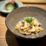 日本料理FUJI - ムギイカとスルメイカの間ぐらいのサイズだそう。
      身が柔らかいし、このイカ、やっぱり肝がとても美味しい♪
      ラーメンが控えていて、残念ながらお代わりできず。
      無念…(^^)