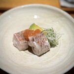 日本料理FUJI - 最近は、この蒸し物も逸品揃い。
      赤むつは脂乗りがいいので、油での低音火入れよりも炭火とかの方が落ち着いていただけそうですが、梅肉ソースなどで、なるべくさっぱり食べられるよう意識していただいています。