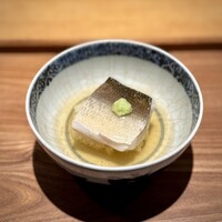 日本料理FUJI - 游がせのカマスです。
                    「この日のメインかも」と大将がおっしゃる通り、その滑らかな繊維と身の膨らみは、異次元！
                    飯蒸しも大のお得意で、葛餡とのバランスも最高です♪