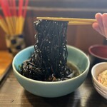 OKINAWA SOBA EIBUN - イカ墨の麺を選択。ビジュアルも最高。