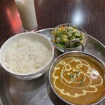 アジアンレストラン&バー マウンテン - 料理写真:ランチＡセット     ライス　　ラッシー