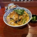 焼き鳥アポロ - 親子丼(今回のこれは鶏もも塩焼きをトッピングした特別バージョン)