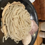 中華蕎麦 はざま - 平打ち麺…官能的な舌ざわり、のどごし。なにしろうまい。
