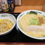 日高屋 - 料理写真:豚骨ラーメン+半炒飯 800円