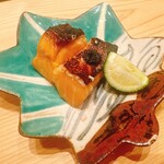 鮨 さいとう - 桜鱒　火入れが最高。皮がここまでカリカリで身がパサつきなく半生状態を保つのは流石の匠の技