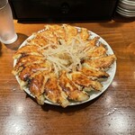 むつぎく - 餃子 大（16個）　1,120円