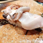 鮨 福原 - 煮蛤　ほほぅ、、、滋味なり　グニュ+微かなコリっと感。食感とそれ自体の風味　目をつむり、贅沢に味わう。