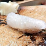 鮨 福原 - 三重 天然カンパチ ２週間熟成　ねっとり赤シャリに馴染む旨味引き締まった逸品♥