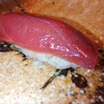 鮨 福原 - 本マグロ赤身　引き締まった食感ながらクリアな味わいと上品な舌触り。
