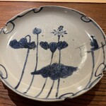 明寂 - お皿にも蓮が