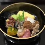 松庵 - 出汁巻・身欠き鰊・たらこ酒粕漬け・そら豆・蒲鉾・蓮根・ツブ貝・蛸・南瓜・ゴボウ胡麻和え・鴨