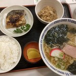 ぶんぷく亭 - 昼飯（ラーメンと塩さば）　¥850