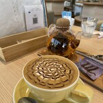 アバンダントリー - カフェモカ（手前）とダージリン（奥）