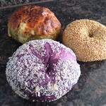 frances bakehouse - ベーグル（ほうれん草＄5.75，セサミ＄2.75，ウベ＄5.75）