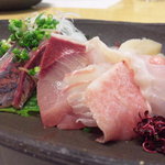 鶴亀寿司 - 地物や天然物の造りの盛り合わせ