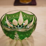 日本橋蛎殻町 すぎた - 本日のあん肝のお供は黒龍の貴醸酒"九頭竜"。
      そのマリアージュが生むのは果てしない余韻、もはや溜息しか出ない。。