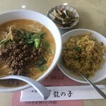 龍の子 - 担々麵と小炒飯