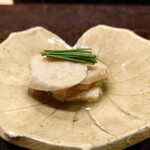 酉囃子 - 本日使う地鶏のささみの湯引き