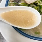 博多ラーメンしばらく - シンプルな塩豚骨スープが本当に美味い
