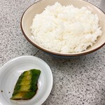 博多ラーメンしばらく - ごはんとスープが合います