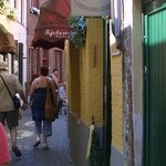 Tsjokoreeto - カテレイヌストラートから細い路地に入ったトコに店があります。何故か日本語で『チョコレート』の表記が！