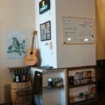 オッサ - ギターやワインや雑誌もあります 2014.09.