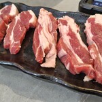 ジンギスカン 小仔羊 - ラムショルダー890円（ラムカルビかも）