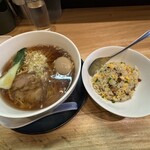 醤油ラーメン しのわ - 味玉ラーメン【半チャーハン付】1100円