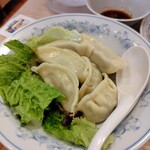 ぎょうざの満洲 - 水餃子6個400円。
