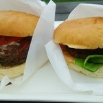 （左）スーパービンゴと（右）ビンゴ