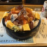 ファミリーすしガーデンハウス - 特大まかないちらし(ご飯3合)3300円  ご希望でご飯少なめや大盛りも出来ます。