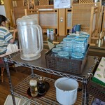 かまや食堂 - お冷はセルフ