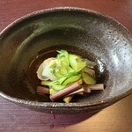 萩乃屋 - 向付（ヒラメのお造り、きゅうりとわらび）