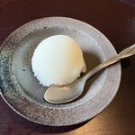 萩乃屋 - 水物（広島県産レモンのシャーベット）