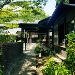 303327524 - 入口へのアプローチ