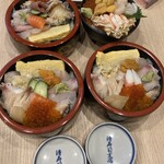 清寿司 支店 - 左上:特上カニとなんか抜き、右上:玉手箱丼 左下:わし特上カニ抜き、左下:特上丼ノーマル