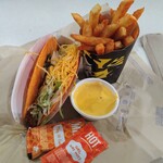 Taco Bell - ドリトスローカルタコス$3.09、ナチョフライ$3.69