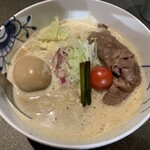 名前のないラーメン屋 - 黒毛和牛、味玉、ゆず麺
