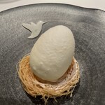 AZUR et MASA UEKI - 鳥の巣の部分はパスタ。その下にライチがいます。