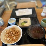 天ぷら 佐久間 - 海老と帆立のかき揚げ丼　赤だし　香の物