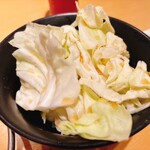 鉄なべ - お通しキャベツ