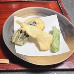 蕎麦処 川崎 - 野菜の天ぷら、このあとにかき揚げが来ます